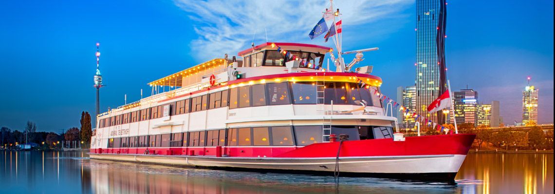 Die DDSG Blue Danube bietet auf ihren Schiffen abwechslungsreiche Themenfahrten.