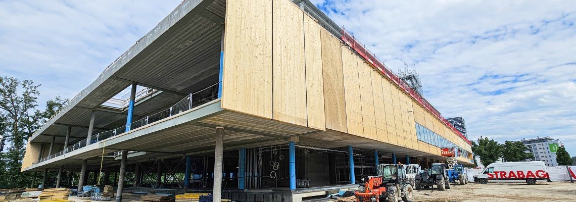 Am 11. Juni 2024 wurde die Dachgleiche der neuen Sport Arena Wien am Handelskai gefeiert