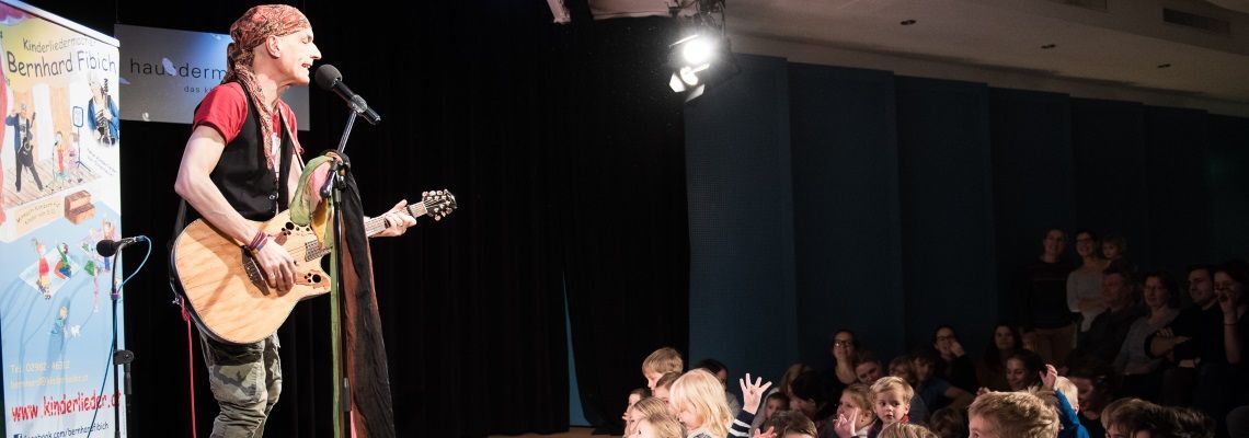 Der Kinderliedermacher Bernhard Fibich gibt am 12. November 2023 um 15.30 Uhr ein "Best of"-Konzert im Haus der Musik.