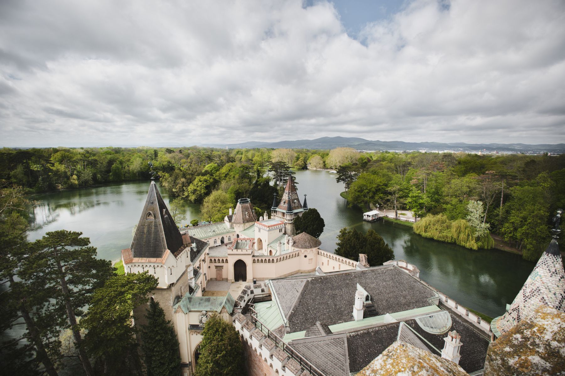 Schloss und See in Laxenburg