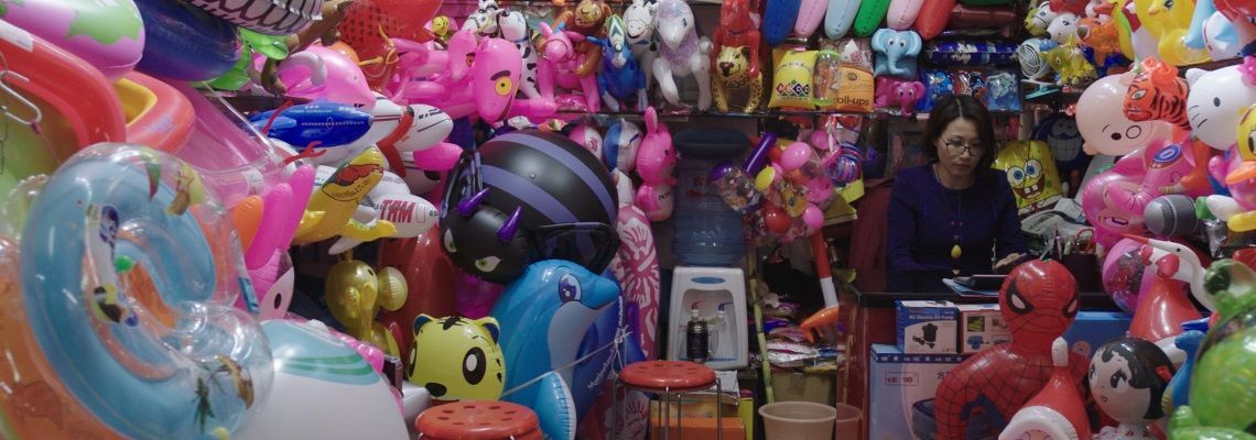 Mika Rottenberg, Cosmic Generator, 2017 (video still)