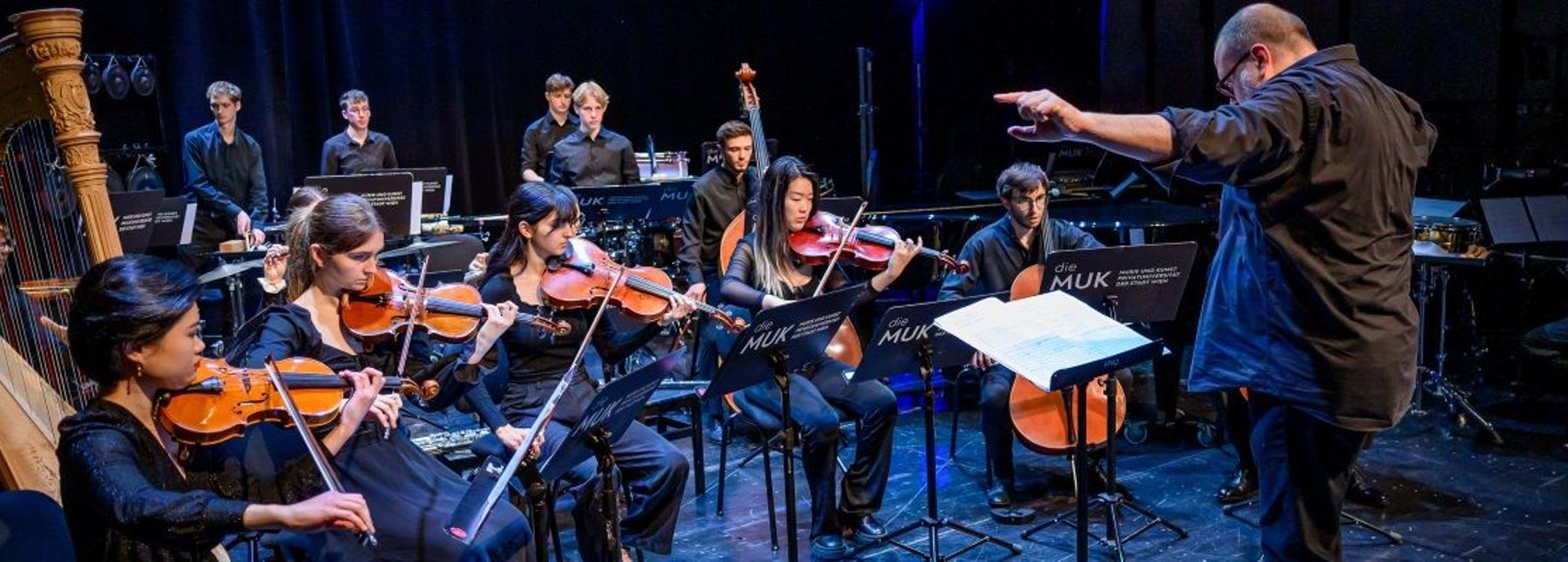 Dirigent und Musiker*innen des Ensemble Ionisation Instrumentale