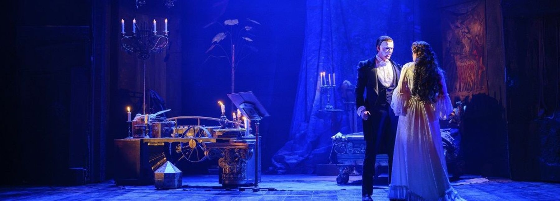 DAS PHANTOM DER OPER: Anton Zetterholm (Das Phantom) & Lisanne Clémence Veeneman (Christine Daaé)