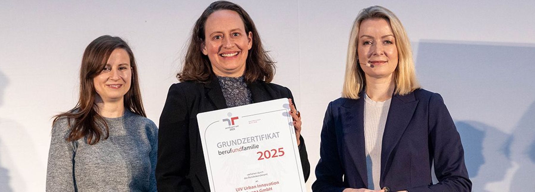 Projektleiterin Verena Fitzthum, Geschäftsführerin Mag.a Jutta Löffler, Sektionsleiterin im BKA Bernadette Humer