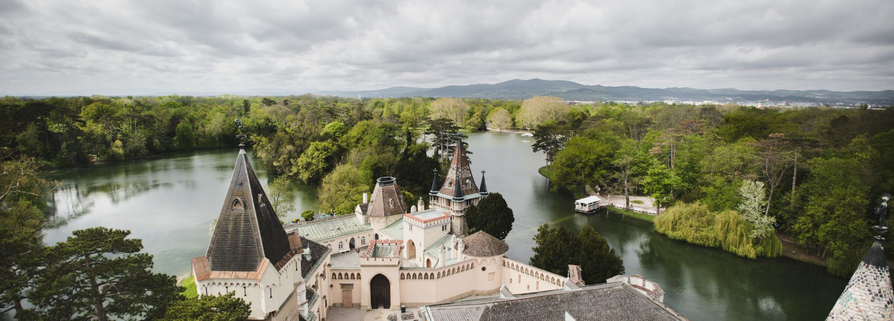 Schloss und See in Laxenburg