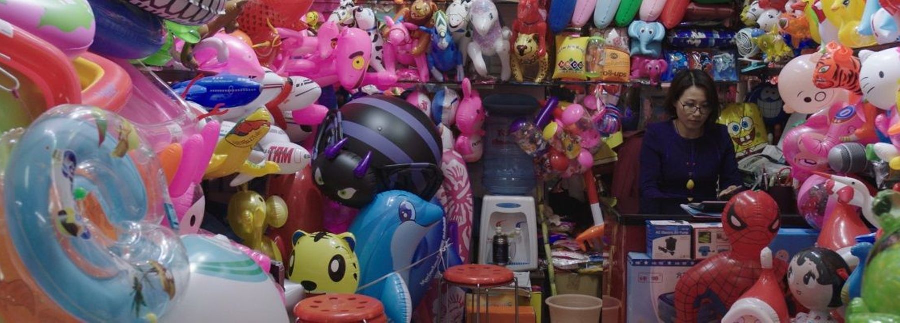 Mika Rottenberg, Cosmic Generator, 2017 (video still)