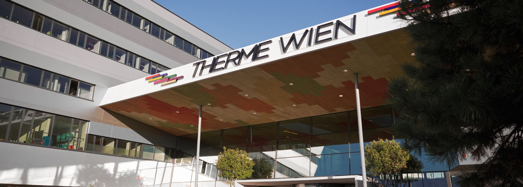 Außenansicht der Therme Wien.