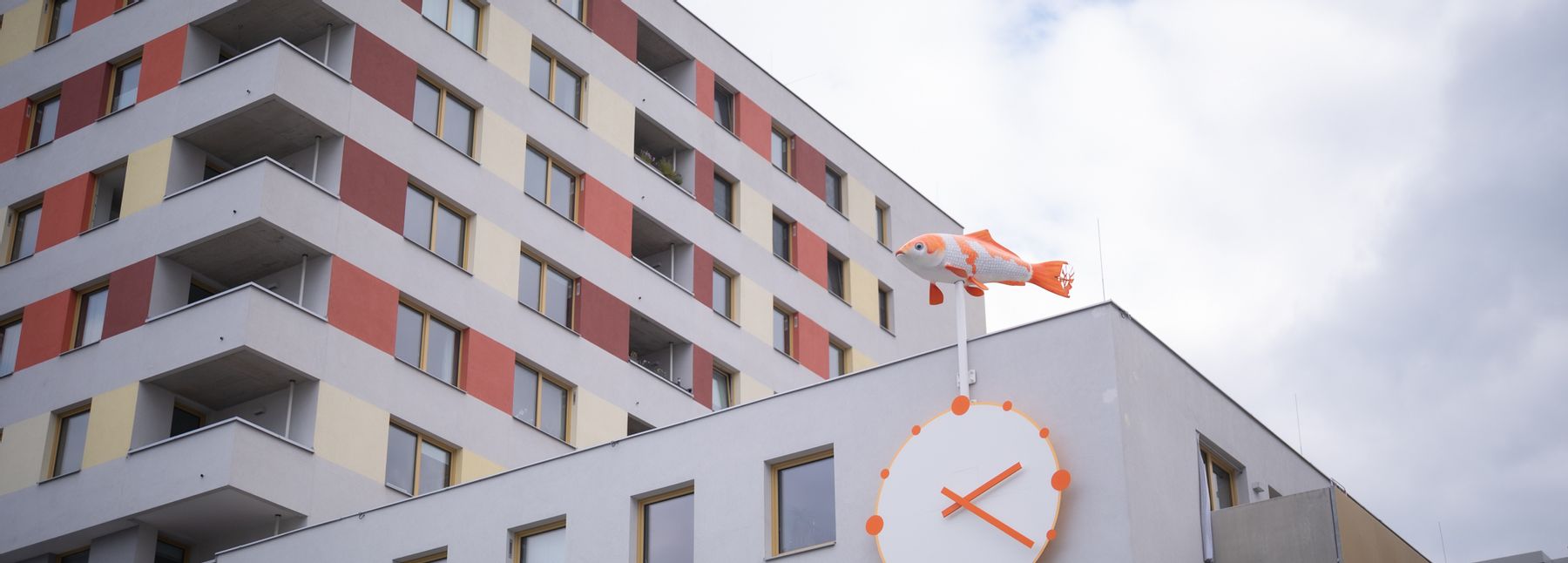 Ein Blockgebäude der ARWAG ist zu sehen.