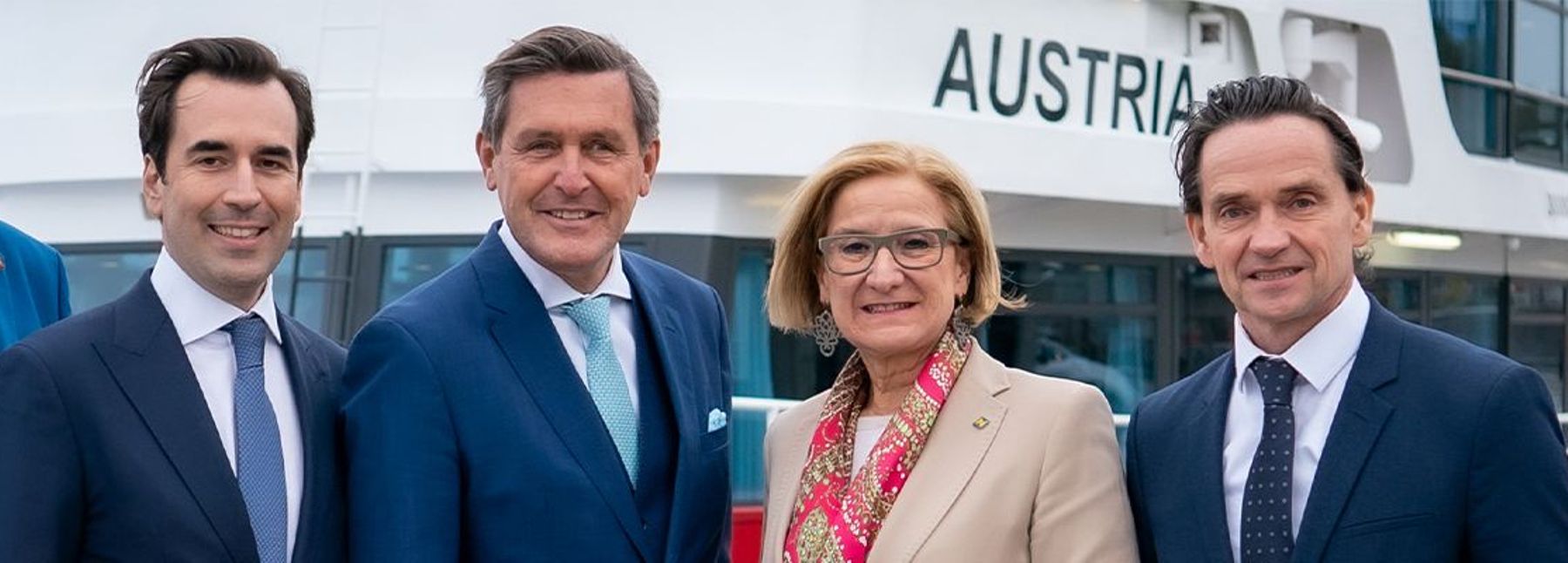 v.l.n.r. Martin Winkler (CEO Verkehrsbüro), AStR Peter Hanke, LH Johanna Mikl-Leitner, Kurt Gollowitzer (GF Wien Holding)