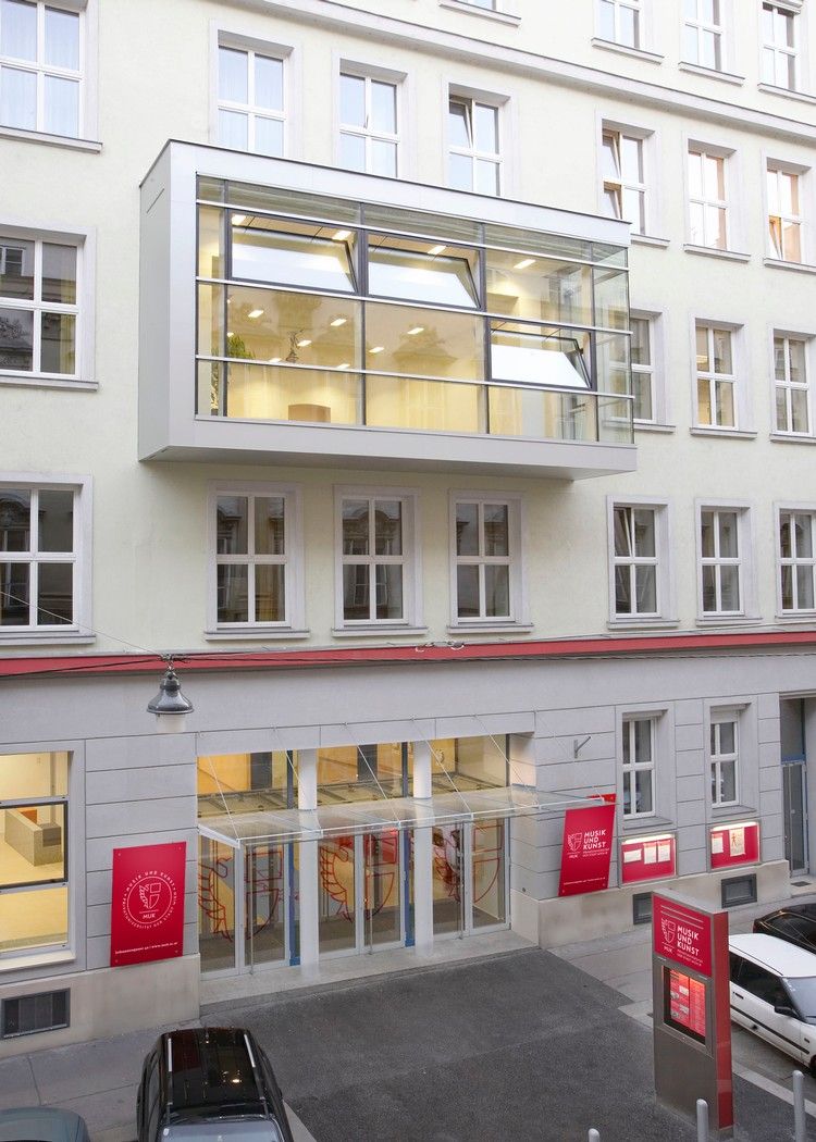 MUK Portal Johannesgasse