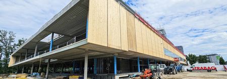  Am 11. Juni 2024 wurde die Dachgleiche der neuen Sport Arena Wien am Handelskai gefeiert
