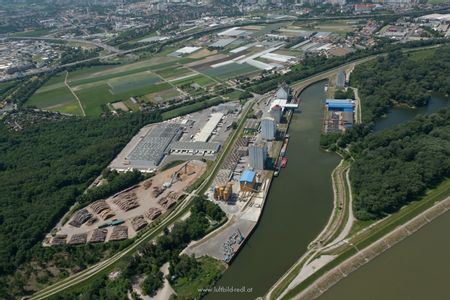 Luftbild des Hafens Albern